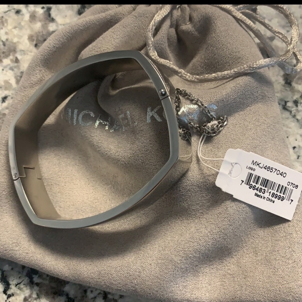 BRAND NEW MODERN SQUARE MICHAEL KORS BRACELET - Picture 4 of 7